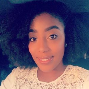 Meet your Posher, Laryssa